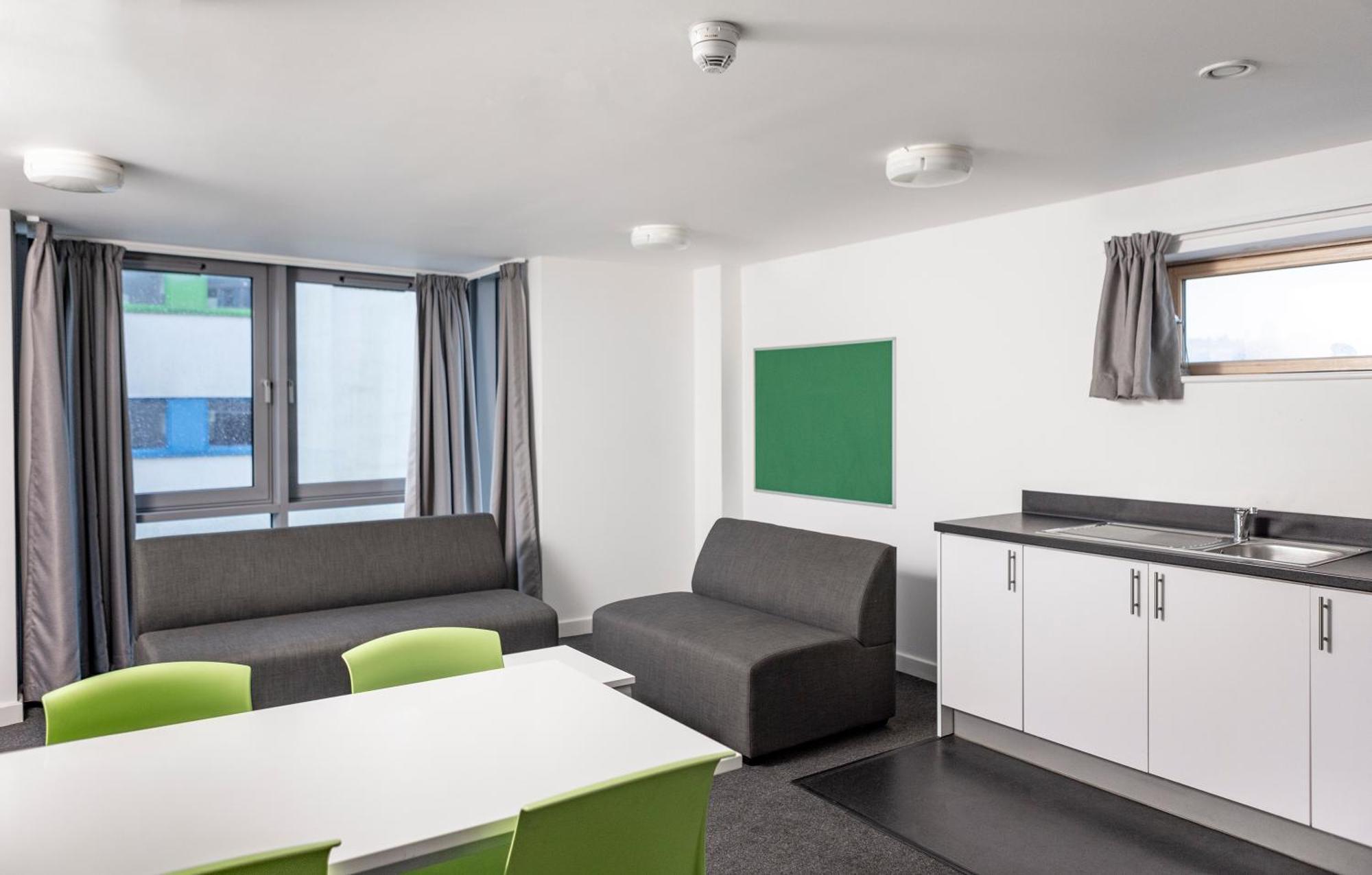 Wenlock Court Aparthotel Luton  Buitenkant foto